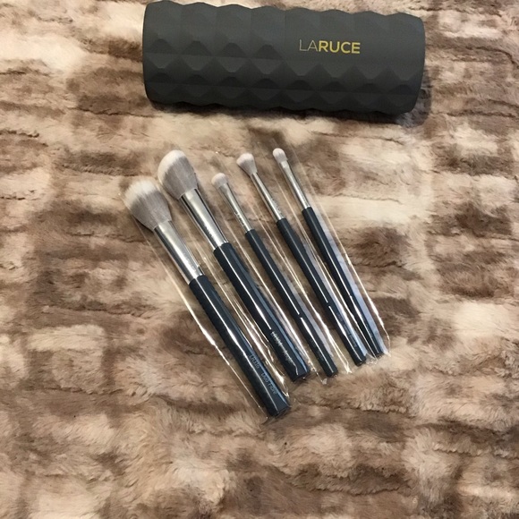 LARUCE BEAUTY CHRISTINE BRUSH SET - Picture 3 of 10